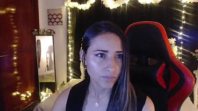 Sofia-mel online show from October 3, 2025, 10:51 pm