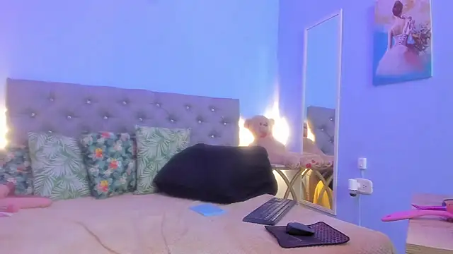 neferet opal online show from November 22, 2025, 11:59 pm