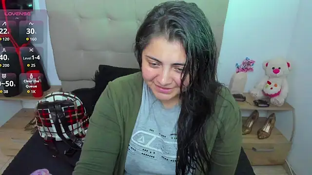 TifanyAmazinng online show from November 4, 2025, 12:26 pm