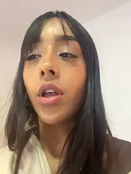 Snapshot of Aleja_ruizz chatting on September 21, 2025, 7:32 am Aleja ruizz online show from September 21, 2025, 7:32 am