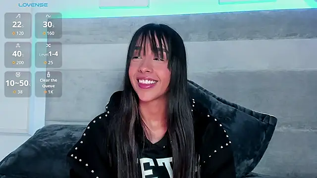 Snapshot of Aleja_ruizz chatting on October 18, 2025, 10:16 am Aleja ruizz online show from October 18, 2025, 10:16 am