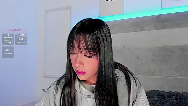 Snapshot of Aleja_ruizz chatting on November 20, 2025, 6:24 am Aleja ruizz online show from November 20, 2025, 6:24 am