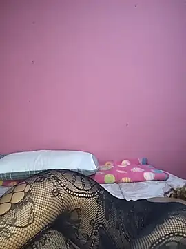 Snapshot of BrownRoxxane6 chatting on November 27, 2025, 6:15 am BrownRoxxane6 online show from November 27, 2025, 6:15 am