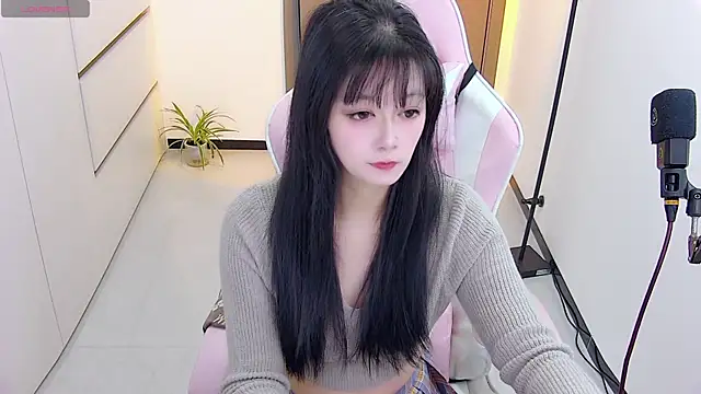 Snapshot of Fioriy66 chatting on November 14, 2025, 10:03 am Fioriy66 online show from November 14, 2025, 10:03 am