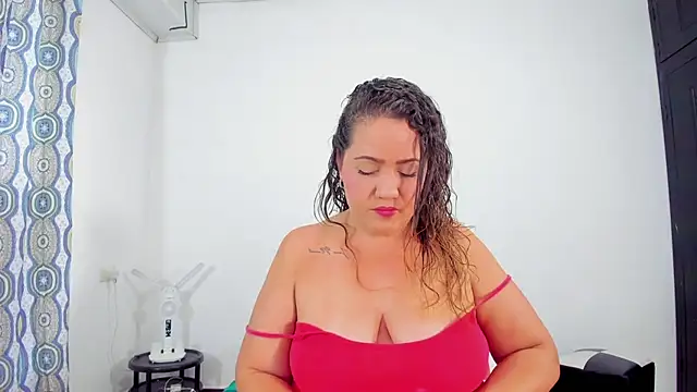 Snapshot of caamii_foxx chatting on November 18, 2025, 2:43 pm caamii foxx online show from November 18, 2025, 2:43 pm