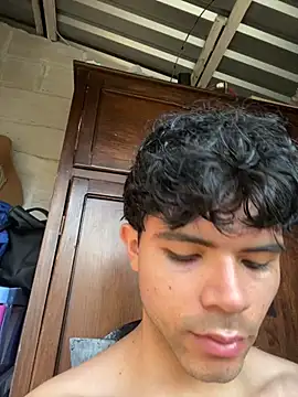 Axel-Mejia online show from December 3, 2025, 8:40 pm