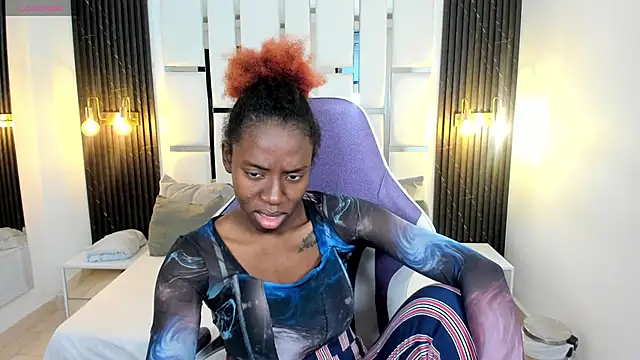  emma willliams  online show from November 12, 2025, 1:55 pm