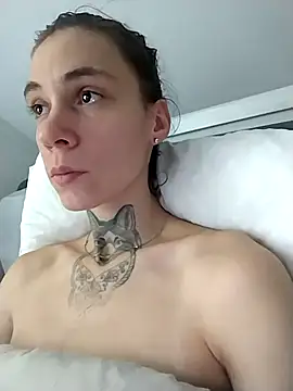 Snapshot of HoneySquirrel chatting on October 7, 2025, 1:52 pm HoneySquirrel online show from October 7, 2025, 1:52 pm