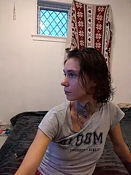 Snapshot of HoneySquirrel chatting on October 15, 2025, 4:18 pm HoneySquirrel online show from October 15, 2025, 4:18 pm