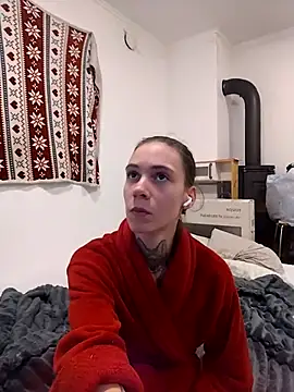 Snapshot of HoneySquirrel chatting on October 18, 2025, 7:14 pm HoneySquirrel online show from October 18, 2025, 7:14 pm