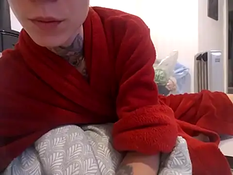 Snapshot of HoneySquirrel chatting on October 24, 2025, 9:44 pm HoneySquirrel online show from October 24, 2025, 9:44 pm