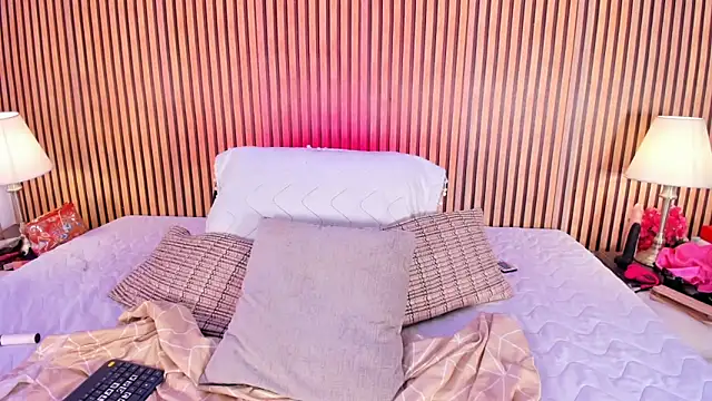 keeyla stone online show from September 19, 2025, 9:04 pm