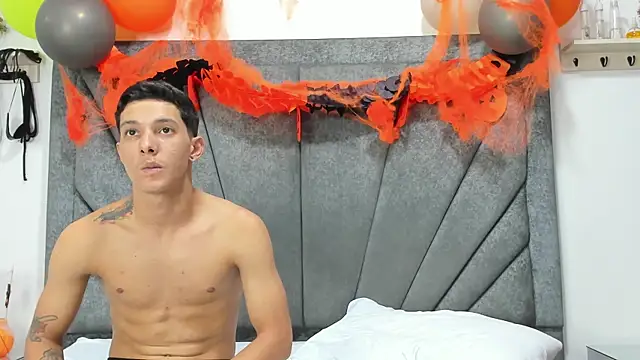 Snapshot of ZafiroAndFlynn chatting on October 26, 2025, 8:48 pm ZafiroAndFlynn online show from October 26, 2025, 8:48 pm