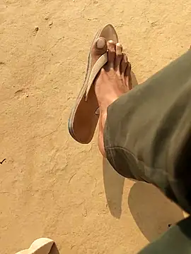 INTERNATIONAL0001 online show from November 9, 2025, 4:00 am