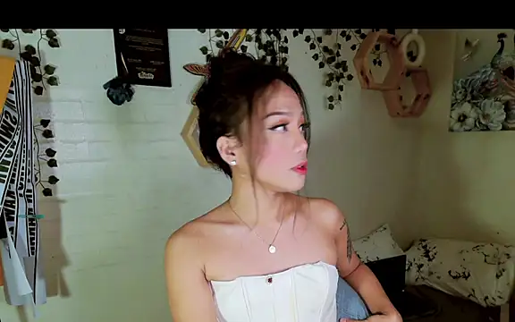 Snapshot of YourNikkieXxx chatting on September 16, 2025, 2:07 pm YourNikkieXxx online show from September 16, 2025, 2:07 pm