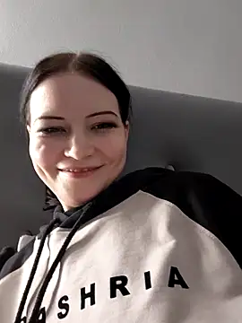 DragonFoxie online show from October 15, 2025, 10:10 pm