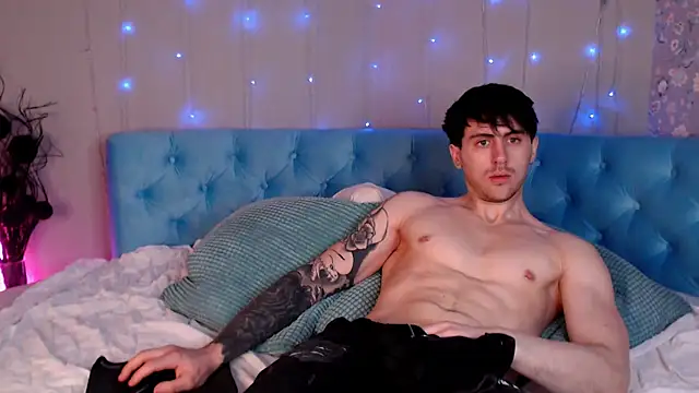 Oscar Miller  online show from March 15, 2026, 9:32 pm