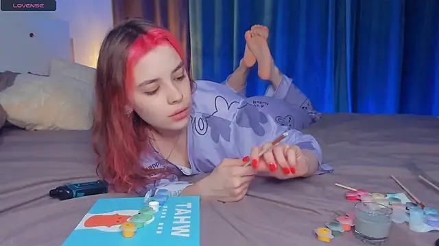 VedaSchulz online show from December 5, 2025, 6:48 pm