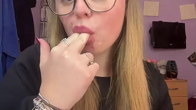 Snapshot of SexySashaxox chatting on February 18, 2026, 7:32 pm SexySashaxox online show from February 18, 2026, 7:32 pm