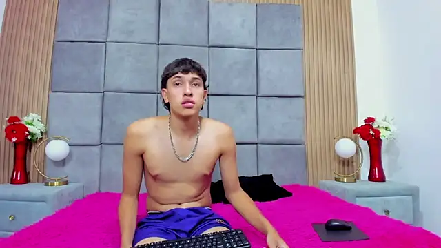 ChanellandMax online show from September 23, 2025, 1:14 pm