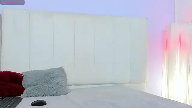 fressittalove01 online show from February 26, 2026, 2:27 pm