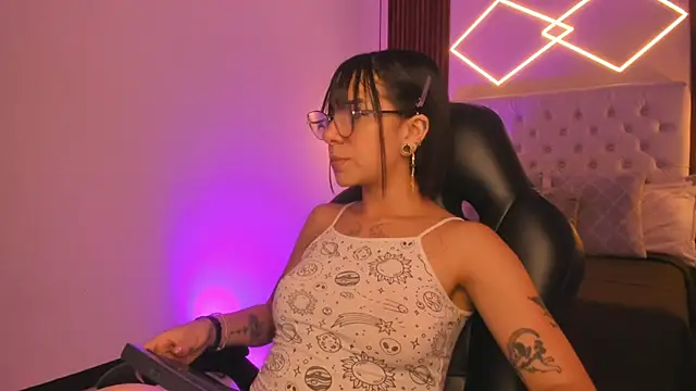 ZamabyCrucie online show from February 1, 2026, 7:56 pm