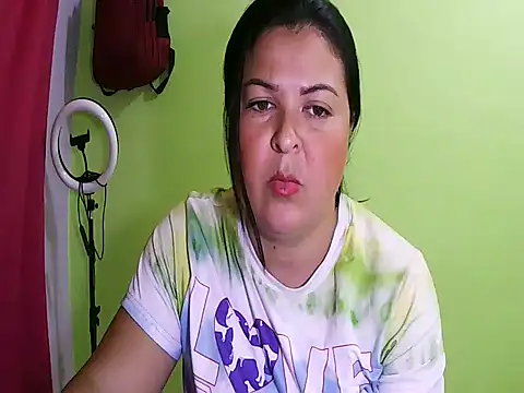 anapaulaa online show from October 17, 2025, 6:43 pm