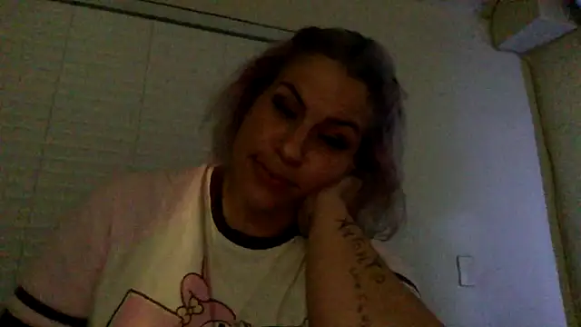 toomuchofafreak online show from October 29, 2025, 7:32 am