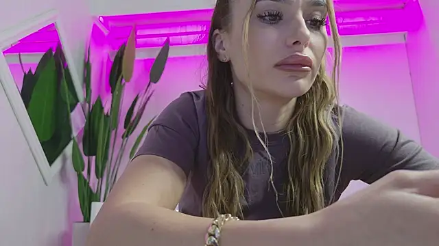 KaseyQuinn  online show from March 28, 2026, 8:41 pm