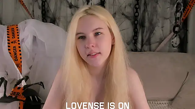 ElizSpieth online show from November 4, 2025, 1:05 am