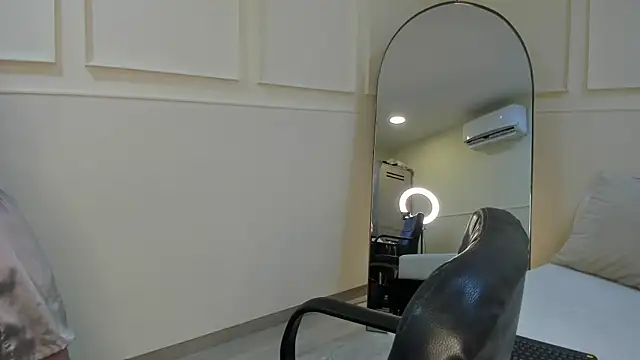 Snapshot of CharlotteBrownn_ chatting on September 12, 2025, 1:06 am CharlotteBrownn online show from September 12, 2025, 1:06 am