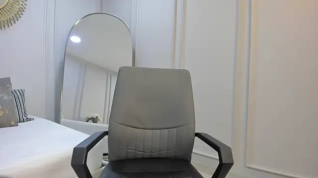 Snapshot of CharlotteBrownn_ chatting on October 7, 2025, 1:25 am CharlotteBrownn online show from October 7, 2025, 1:25 am