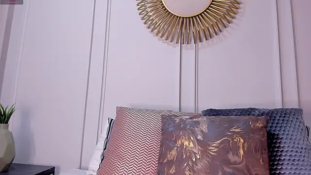 CharlotteBrownn  online show from April 10, 2026, 12:27 am