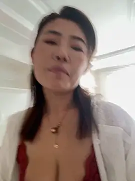 feifei 521 online show from November 25, 2025, 2:22 am