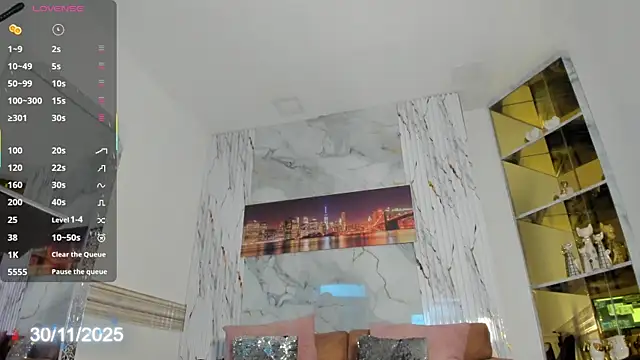 Sophi Johnson online show from November 30, 2025, 5:11 am