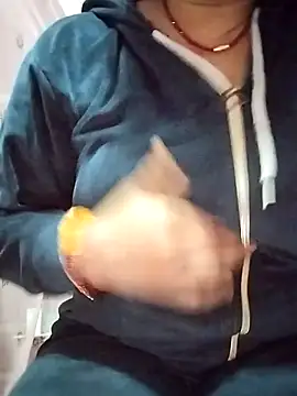 rani8008 online show from November 19, 2025, 5:24 pm