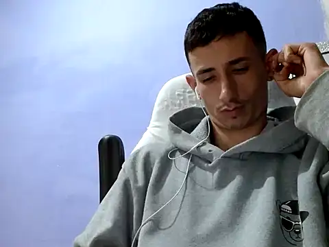 Damartinez27 online show from December 19, 2025, 3:30 pm