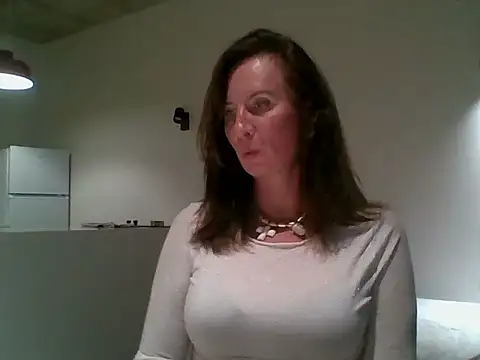 ALICAINWONDERLAND online show from October 5, 2025, 4:05 pm