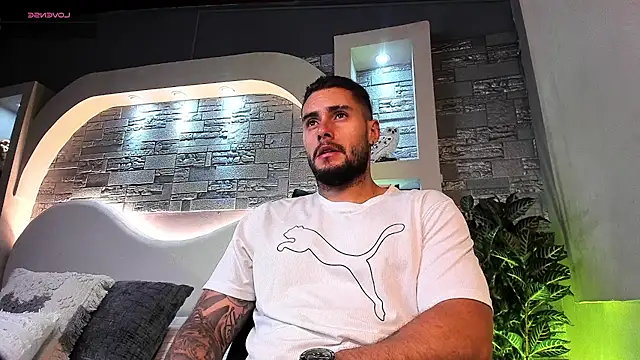 dominic de luca online show from November 11, 2025, 10:54 pm