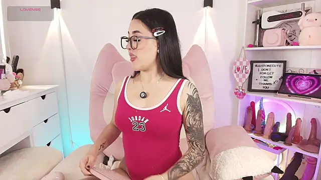 Snapshot of justonecute chatting on June 2, 2026, 4:47 am justonecute online show from June 2, 2026, 4:47 am