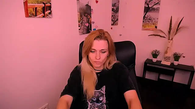 PeppyMia online show from September 19, 2025, 4:47 am