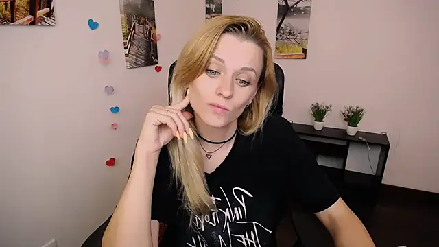 PeppyMia online show from September 30, 2025, 8:25 pm