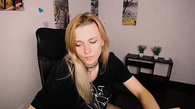 PeppyMia online show from October 3, 2025, 7:16 am