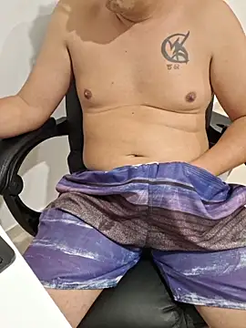 Carloskasado online show from September 18, 2025, 8:33 pm