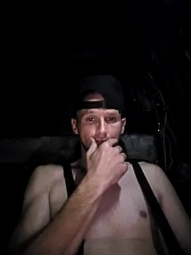 Snapshot of Romance32 chatting on April 15, 2026, 8:43 am Romance32 online show from April 15, 2026, 8:43 am