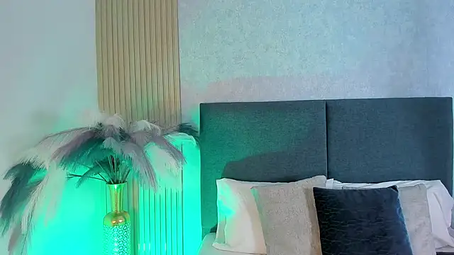 Snapshot of Laura_Ivy chatting on February 21, 2026, 12:28 pm Laura Ivy online show from February 21, 2026, 12:28 pm