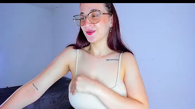 Laura Ivy online show from June 19, 2026, 1:26 pm