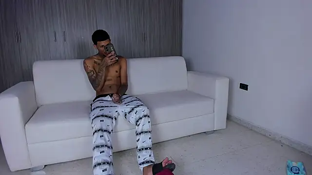 Snapshot of Hot_destructionXxx18 chatting on September 18, 2025, 7:38 pm Hot destructionXxx18 online show from September 18, 2025, 7:38 pm