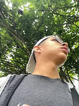 diegoand0911 online show from May 22, 2026, 4:34 pm