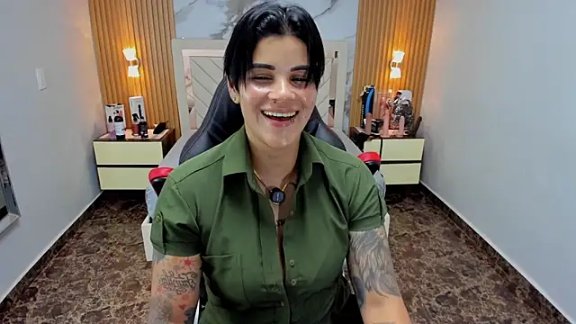 KAROLLJONES1 online show from December 18, 2025, 7:20 pm